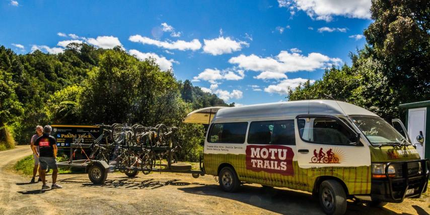 Motu Trails Van and Bikes on Trailer